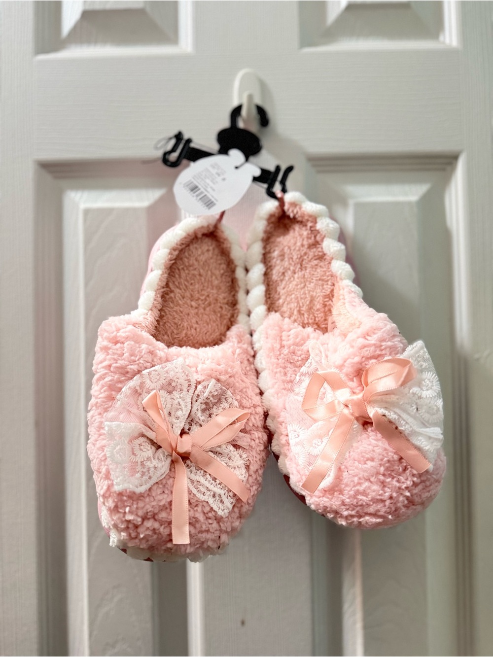 Pink women's slippers - new